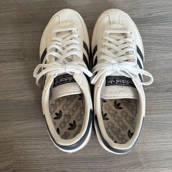 Adidas runners size 9 - Picture 3 of 3